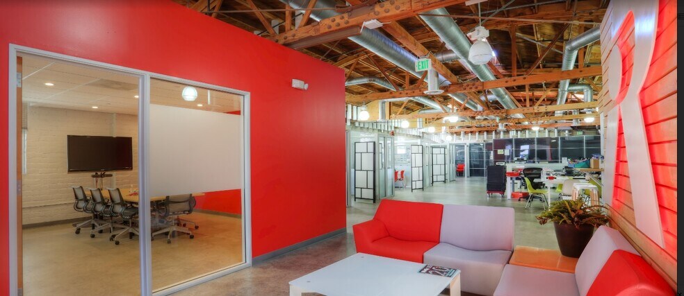 More Photos Of 2508 N Ontario St, Burbank Light Distribution For Sale