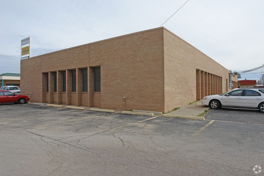More Photos Of 1205-1207 W University Blvd, Odessa Office For Lease