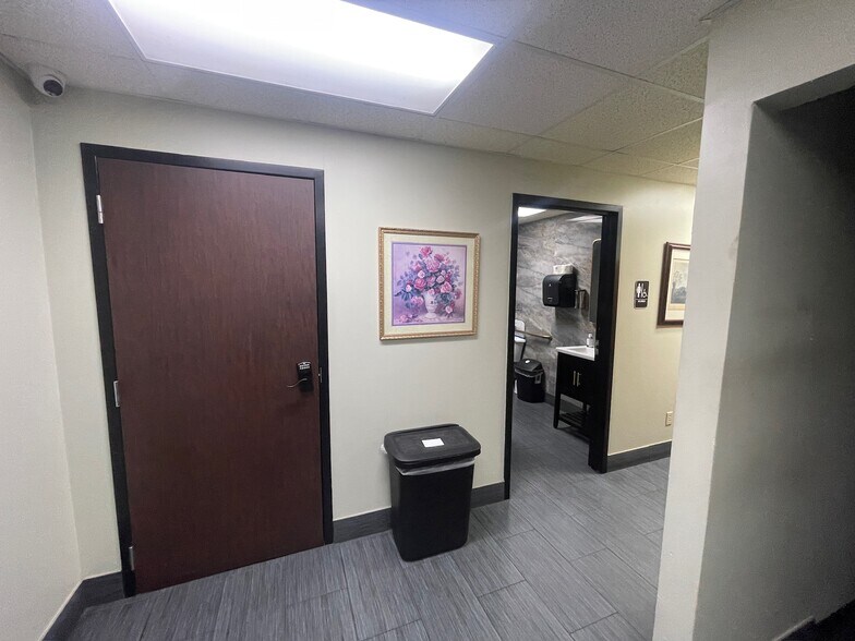 More Photos Of 11318 Bedford St, Houston Warehouse For Sale