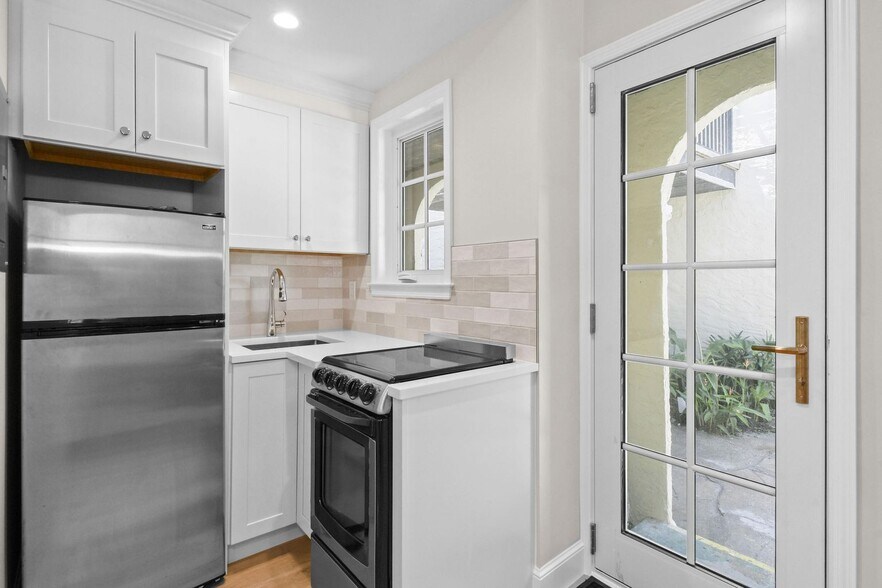 More Photos Of 212 Oleander Ave, Palm Beach Apartments For Sale