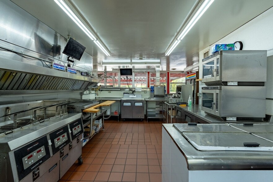 More Photos Of 514 S Water St, Sparta Fast Food For Sale