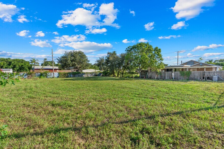 More Photos Of 2403 Westgate Ave, West Palm Beach Land For Lease