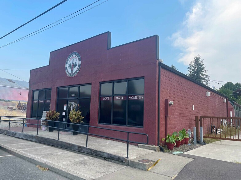 More Photos Of 31441 NW Commercial St, North Plains Freestanding For Lease