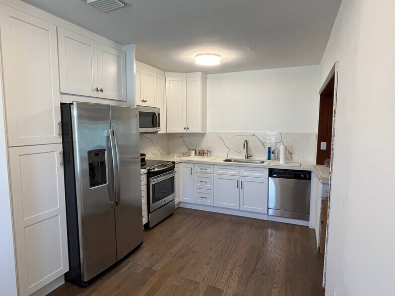 More Photos Of 648 South Dr, Miami Springs Medical For Sale