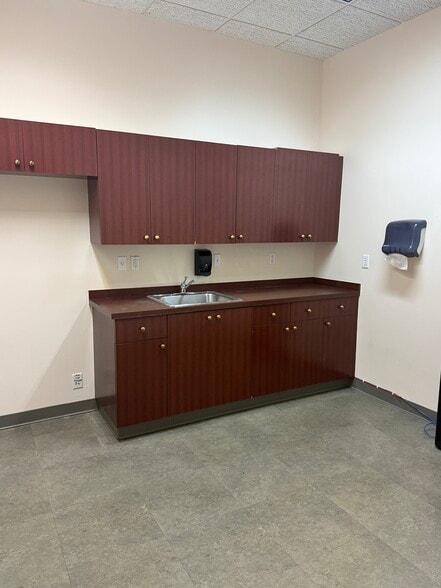 More Photos Of 11031 US Hwy 19 N, Port Richey Medical For Lease