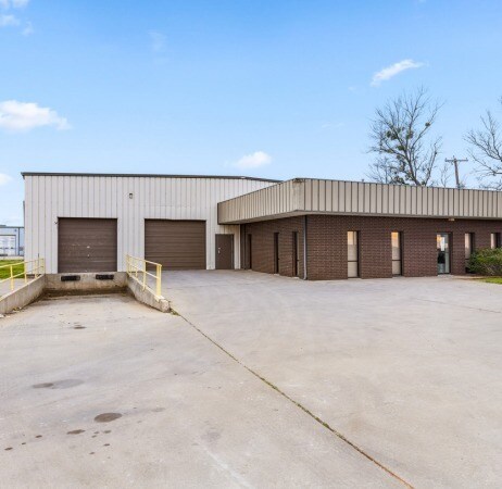 More Photos Of 3511 Central Fwy, Wichita Falls Warehouse For Lease