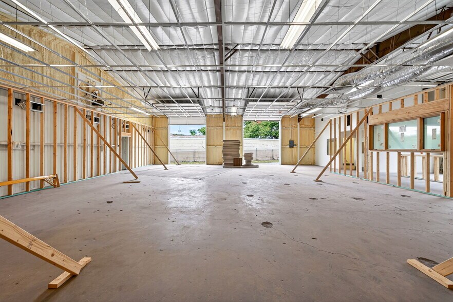 More Photos Of 4721 McCullough Ave, Olmos Park Warehouse For Lease