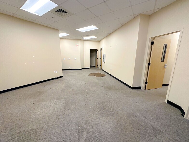 More Photos Of 5121 Skyline Village Loop S, Salem Medical For Sale