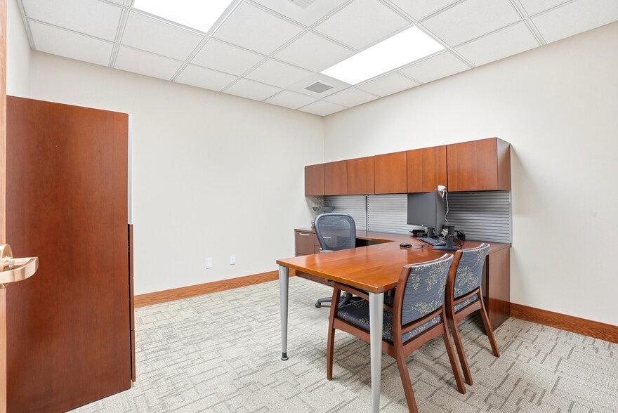More Photos Of 801 N 39th Ave, Yakima Office For Sale