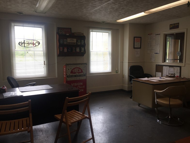 More Photos Of 1426 W River Rd, Waterloo Township Apartments For Lease