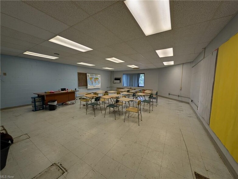 More Photos Of 66 Roosevelt St, Reedy Manufacturing For Sale