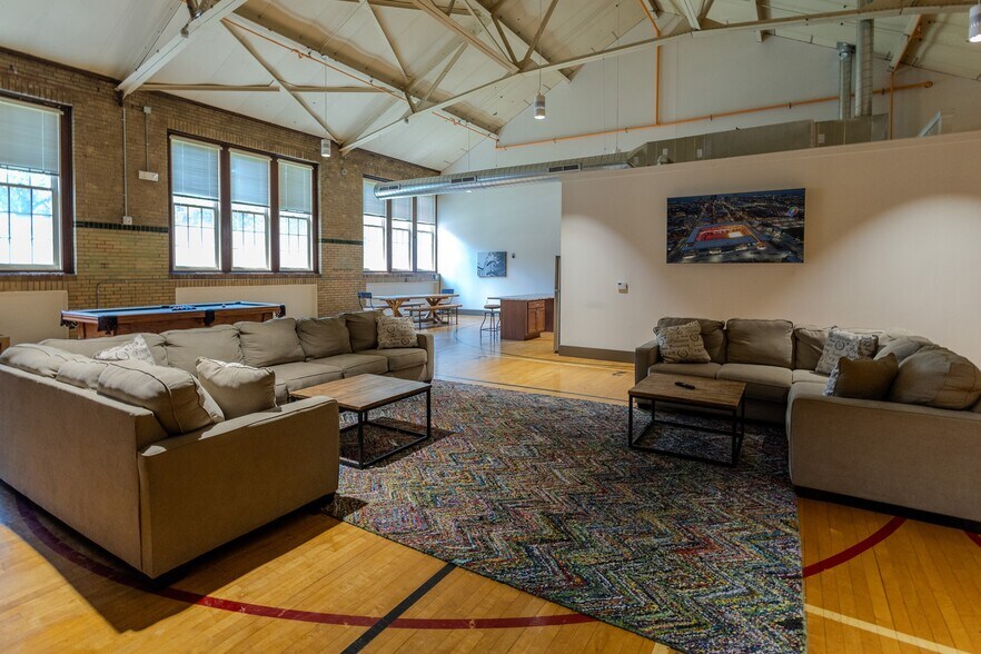 More Photos Of 1351 N Hanley Rd, University City Apartments For Sale