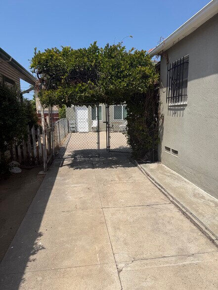 More Photos Of 4262-4266 Chamoune Ave, San Diego Apartments For Sale