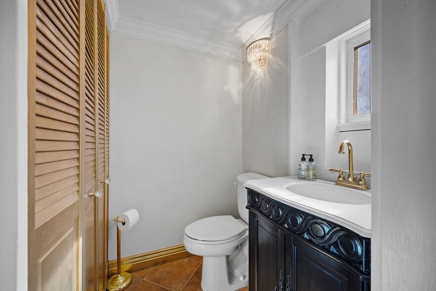 More Photos Of 43 Main St, Clinton Township Storefront For Sale