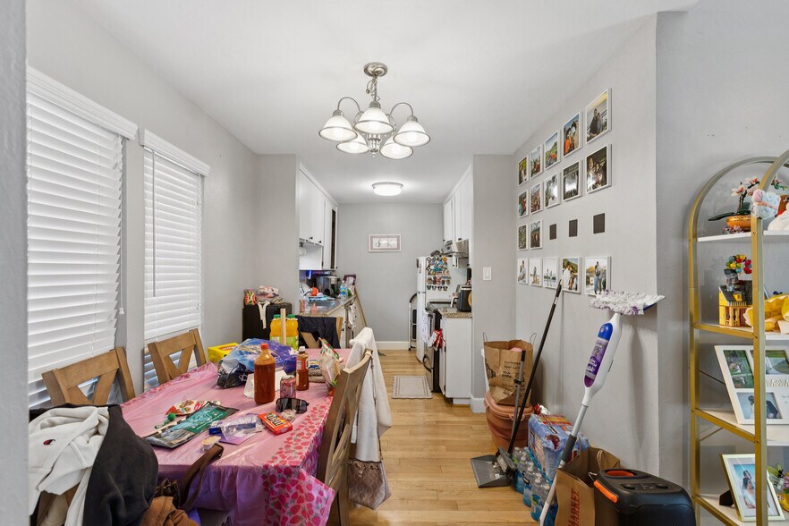 More Photos Of 1411 Oxford St, Redwood City Apartments For Sale