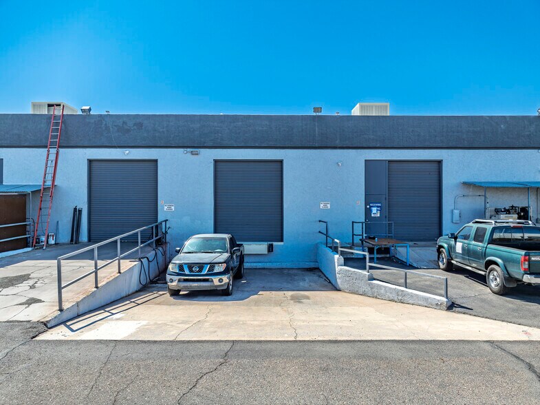 More Photos Of 2326 E Magnolia St, Phoenix Distribution For Lease