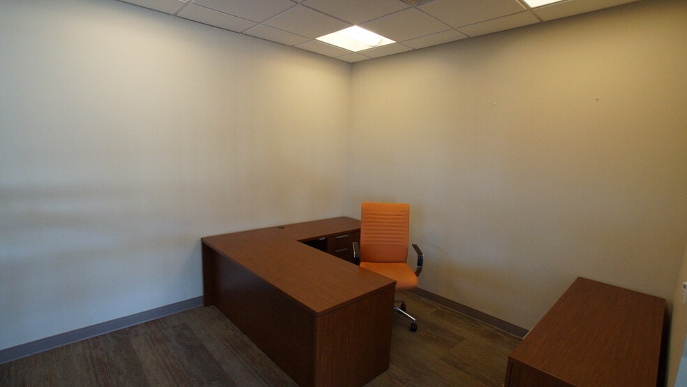 More Photos Of 500 S Palm Canyon Dr, Palm Springs Office For Lease