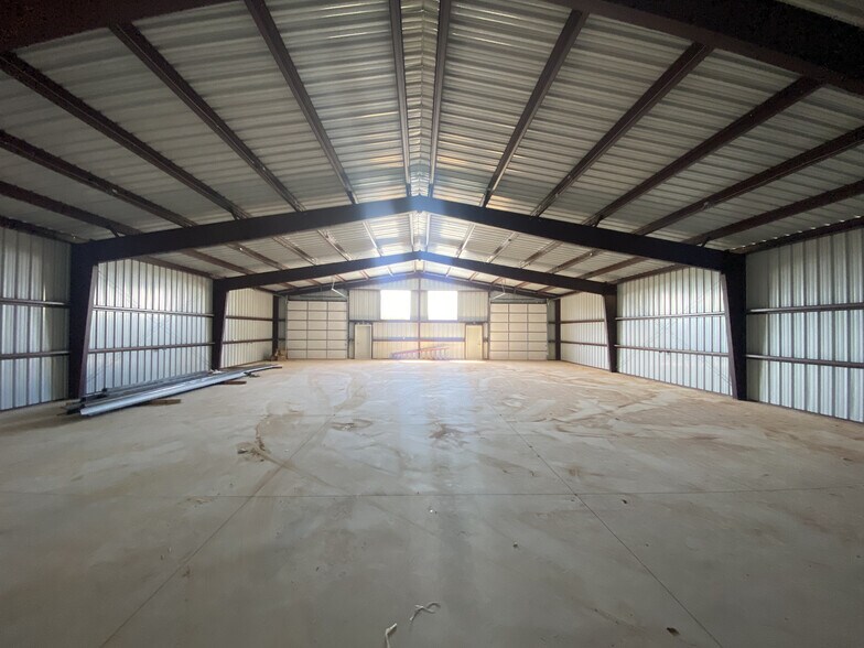More Photos Of 8610 N Classen Blvd, Oklahoma City Warehouse For Lease