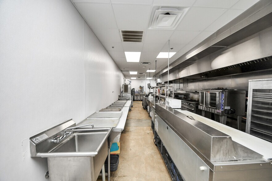 More Photos Of 30625 Kingsland Blvd, Brookshire Storefront For Sale