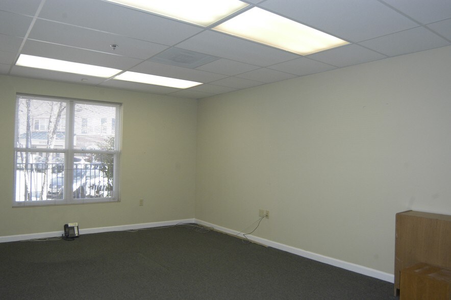 More Photos Of 8178 Lark Brown Rd, Elkridge Medical For Lease