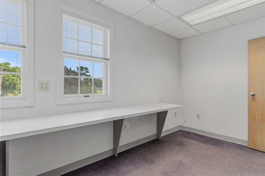 More Photos Of 320 Phillips St, North Kingstown Medical For Sale