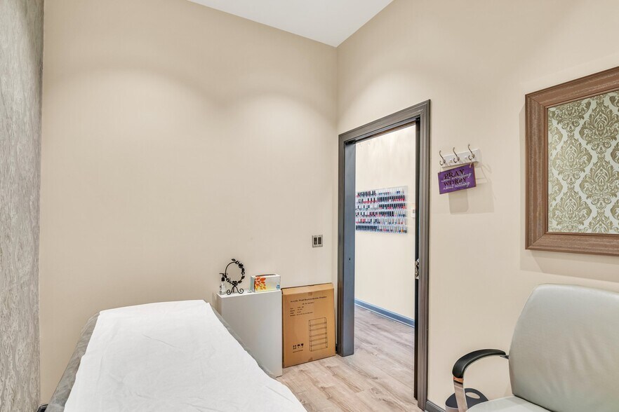 More Photos Of 1211 Church St, San Francisco Storefront Retail Residential For Lease