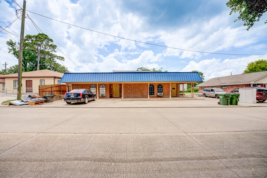 More Photos Of 811 N Travis St, Liberty Apartments For Sale