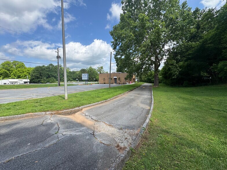 More Photos Of 2764 Highway 411 Se, Fairmount Medical For Sale