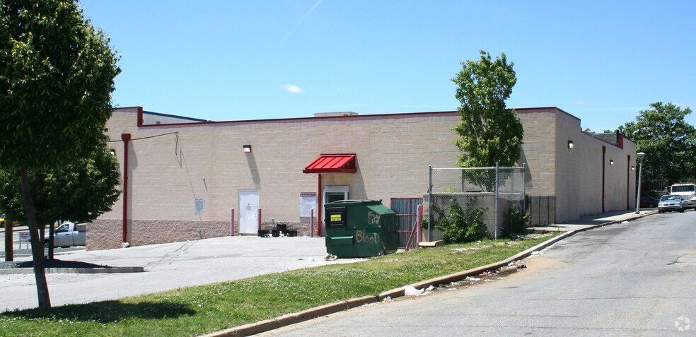 More Photos Of 2560 W Franklin St, Baltimore Drugstore For Lease