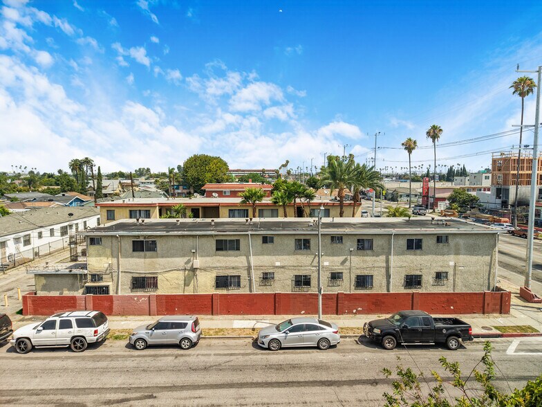 More Photos Of 7427 S Figueroa St, Los Angeles Apartments For Sale