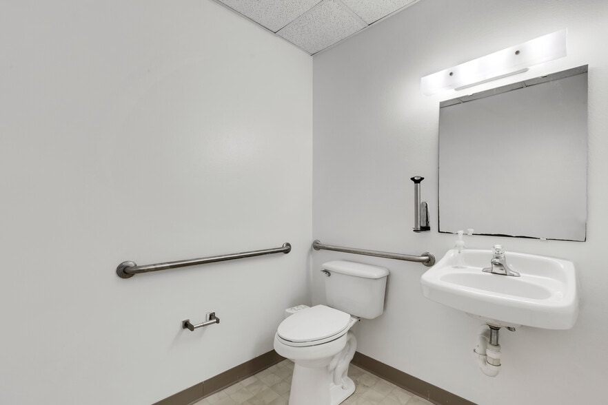 More Photos Of 1925-1963 Barber Rd, Sarasota Warehouse For Sale