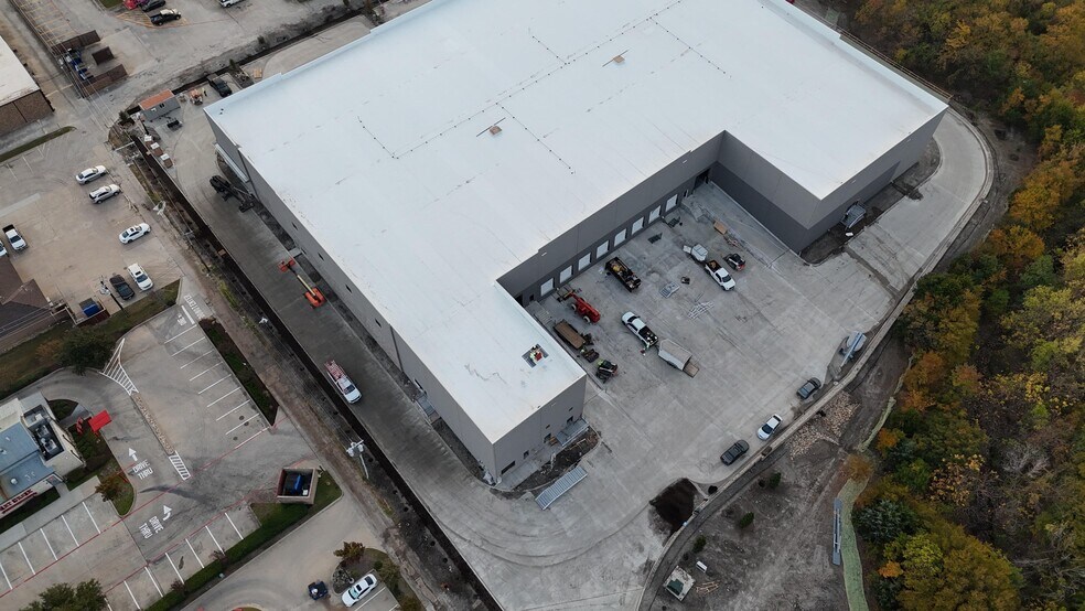 More Photos Of 3314 Lakeview Pky, Rowlett Showroom For Sale