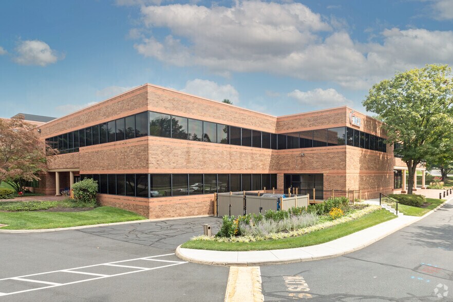 More Photos Of 10800-10802 Parkridge Blvd, Reston Office For Lease