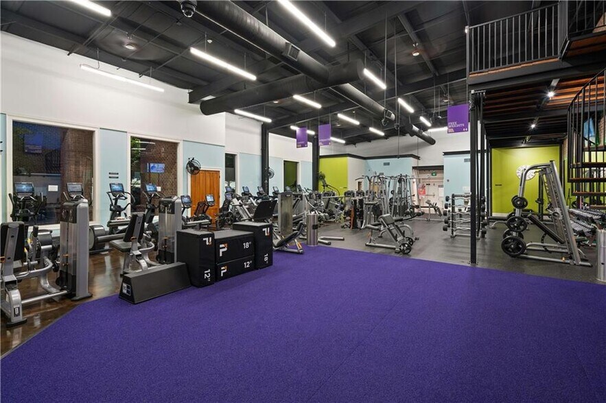 More Photos Of 16 Boardwalk Plz, Saint Simons Island General Retail For Sale