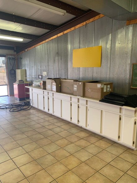 More Photos Of 16508 Hwy 65 S, Damascus Service Station For Sale