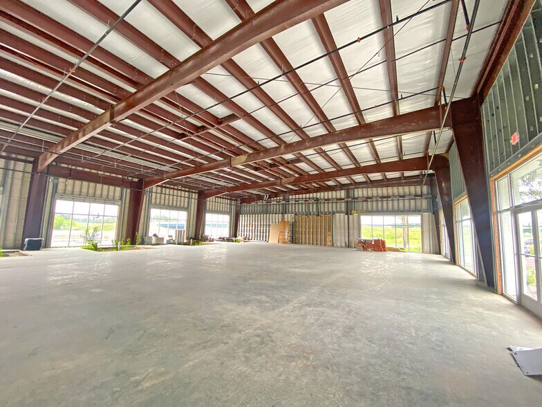 More Photos Of 11915 I-30, Little Rock General Retail For Lease