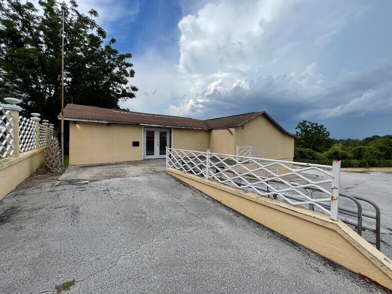 More Photos Of 611 N Dixie Ave, Fruitland Park Self Storage For Sale