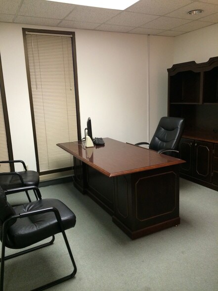 More Photos Of 1015 Peachtree Dr, Columbus Office Residential For Sale