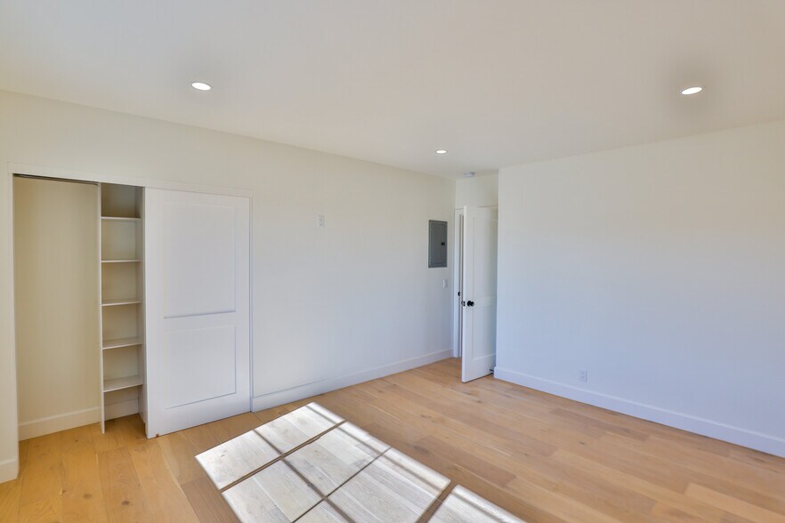 More Photos Of 22221-22227 Pacific Coast Hwy, Malibu Storefront Retail Office For Sale