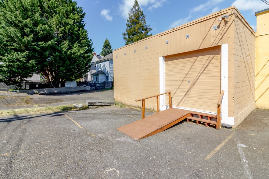More Photos Of 1601 6th Ave, Tacoma Freestanding For Lease