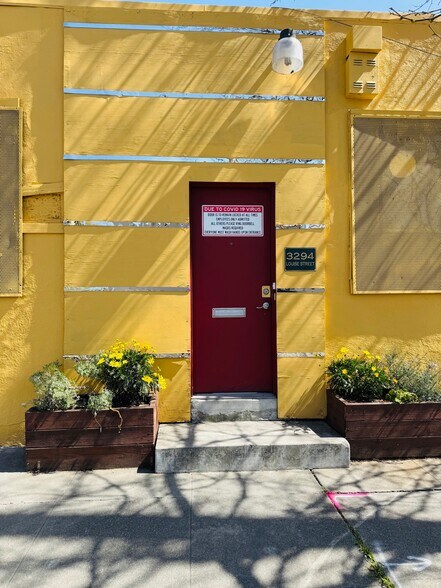 More Photos Of 3294 Louise St, Emeryville Warehouse For Sale