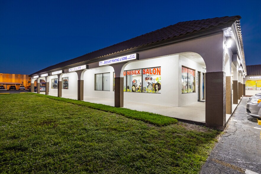 More Photos Of 1120 Sunset Strip, Sunrise Freestanding For Lease