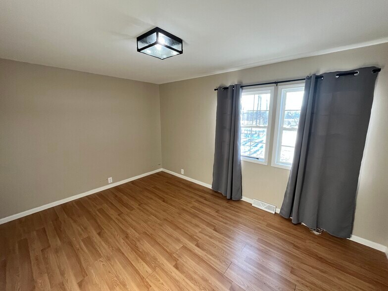 More Photos Of 260 Calumet St, Oswego Office For Sale