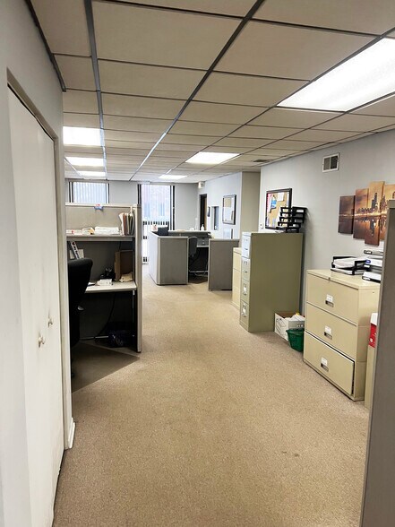 More Photos Of 1301 Brummel Dr, Elk Grove Village Warehouse For Sale