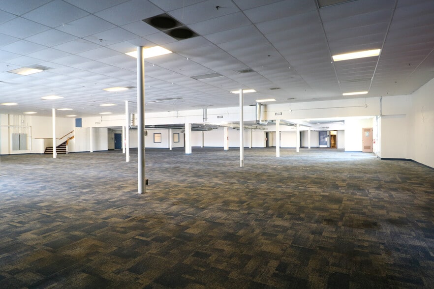 More Photos Of 181 Anderson Ave, Coos Bay Department Store For Sale