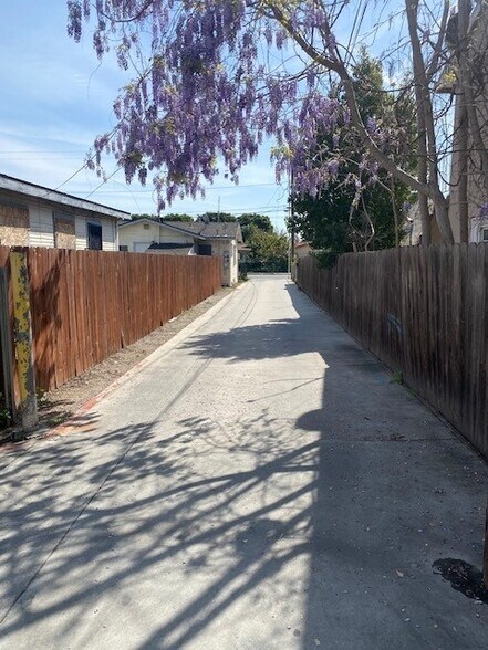 More Photos Of 6633 1/4 Pine Ave, Bell Apartments For Sale