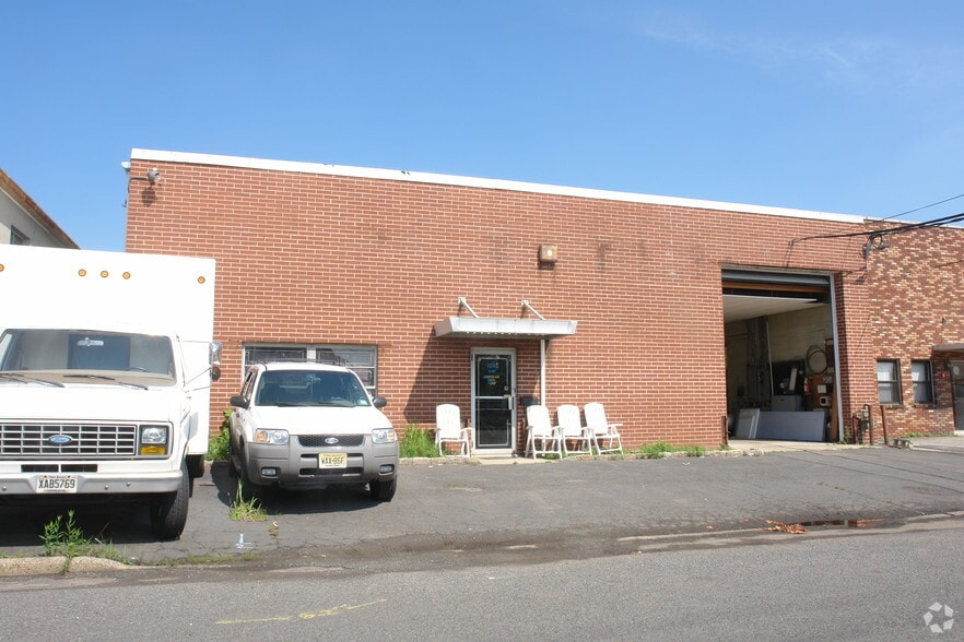 More Photos Of 1015 Pennsylvania Ave, Linden Manufacturing For Sale