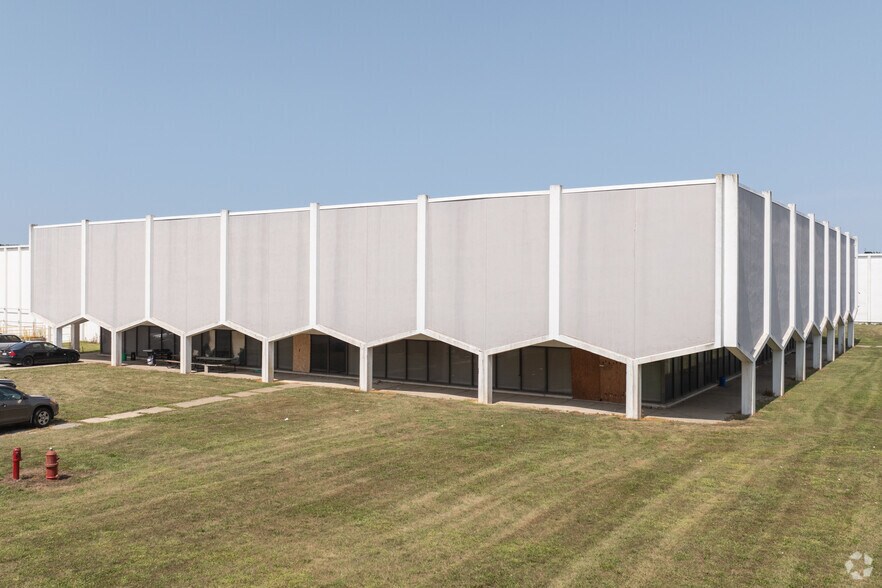More Photos Of 901 Wayne St, Niles Warehouse For Lease