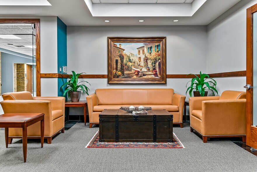 More Photos Of 805 Oakwood Dr, Rochester Office For Lease