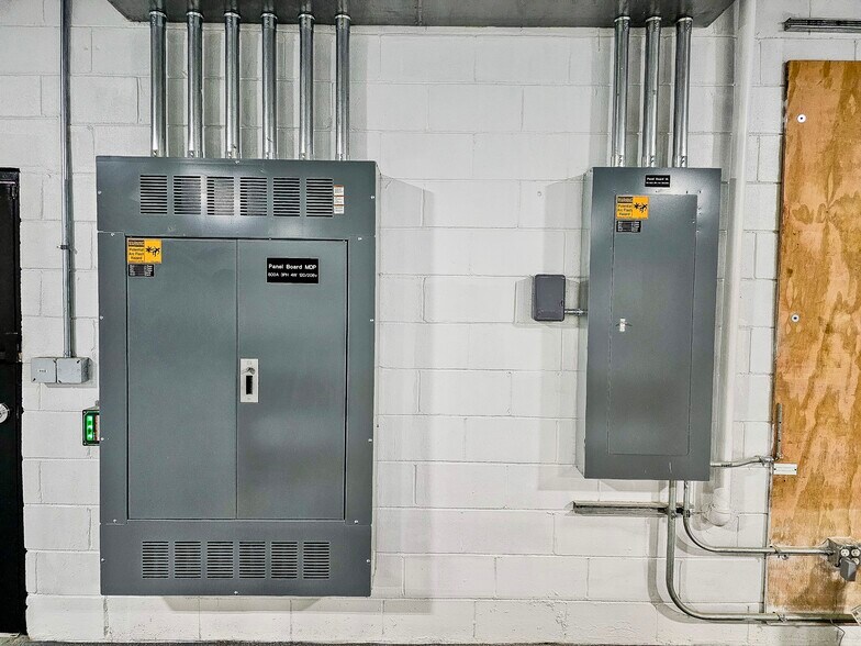 More Photos Of 1120 N Blairs Bridge Rd, Lithia Springs Showroom For Sale